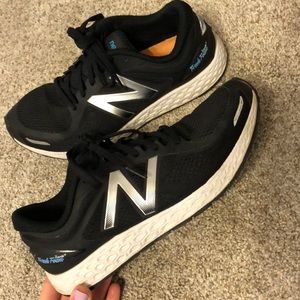 New balance tennis shoes